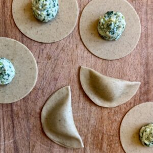 Roggen Vollkorn Mezzelune mit Spinat